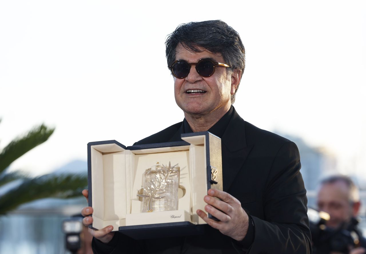 Iranian dissident Jafar Panahi wins Golden Palm in Cannes affected by current sabotage