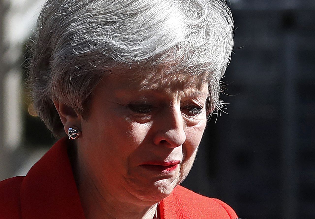 De Britse premier Theresa May tijdens haar toespraak in Londen op vrijdag waarin ze haar vertrek aankondigt.