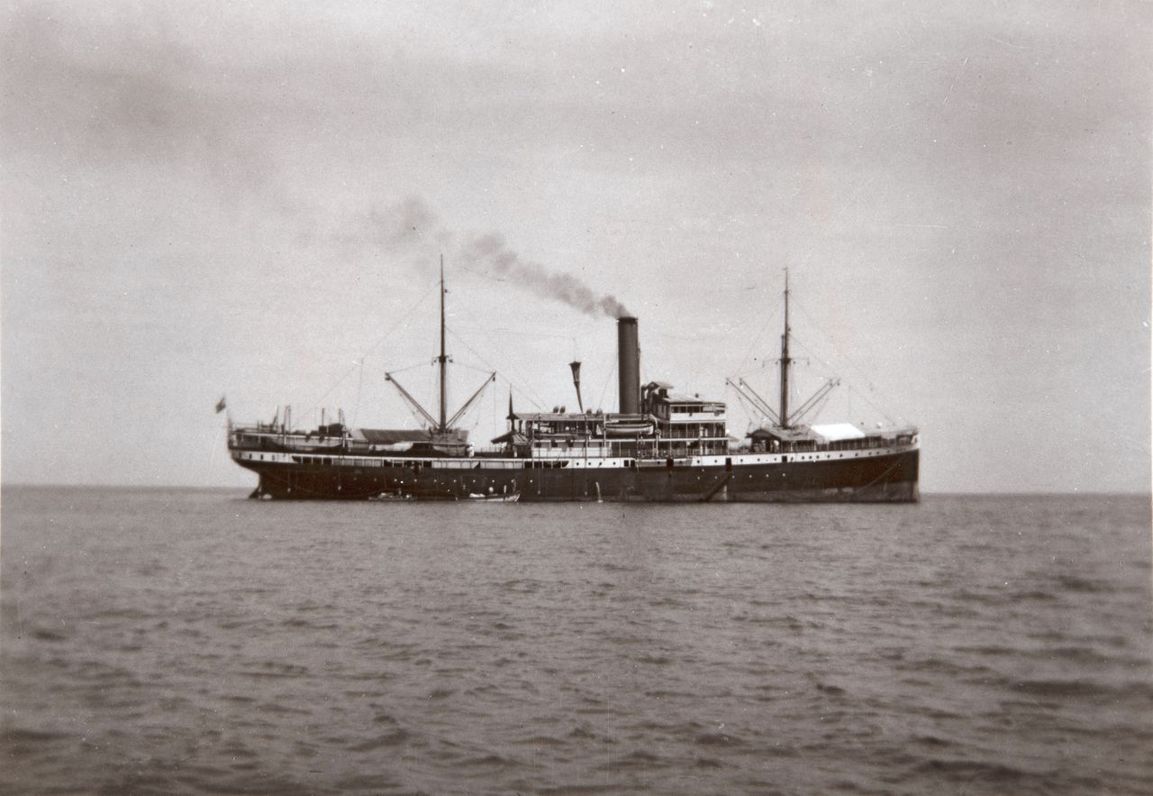 Het stoomschip Van Imhoff werd begin 1942 voor de kust van Sumatra tot zinken gebracht.