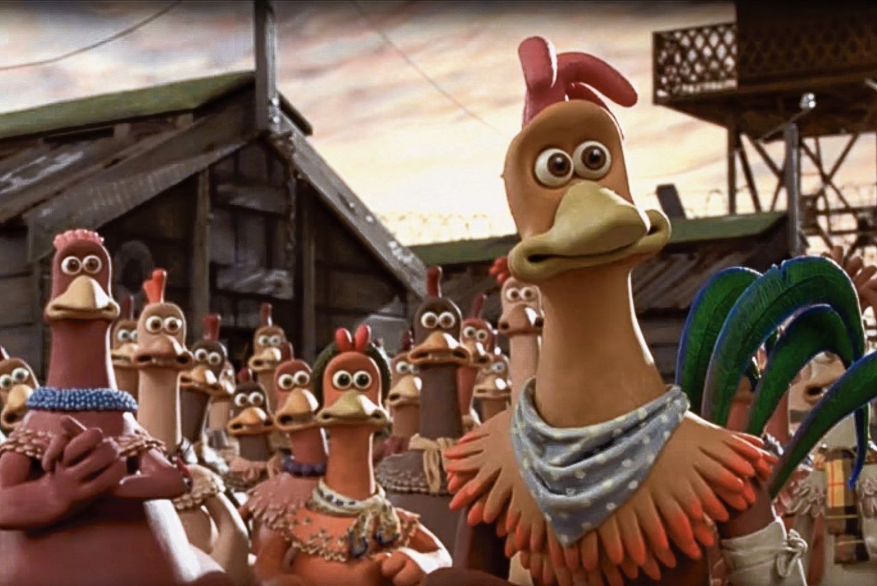 Beeld uit de bekroonde animatiefilm Chicken Run (2000), met een kippenfarm als een concentratiekamp.