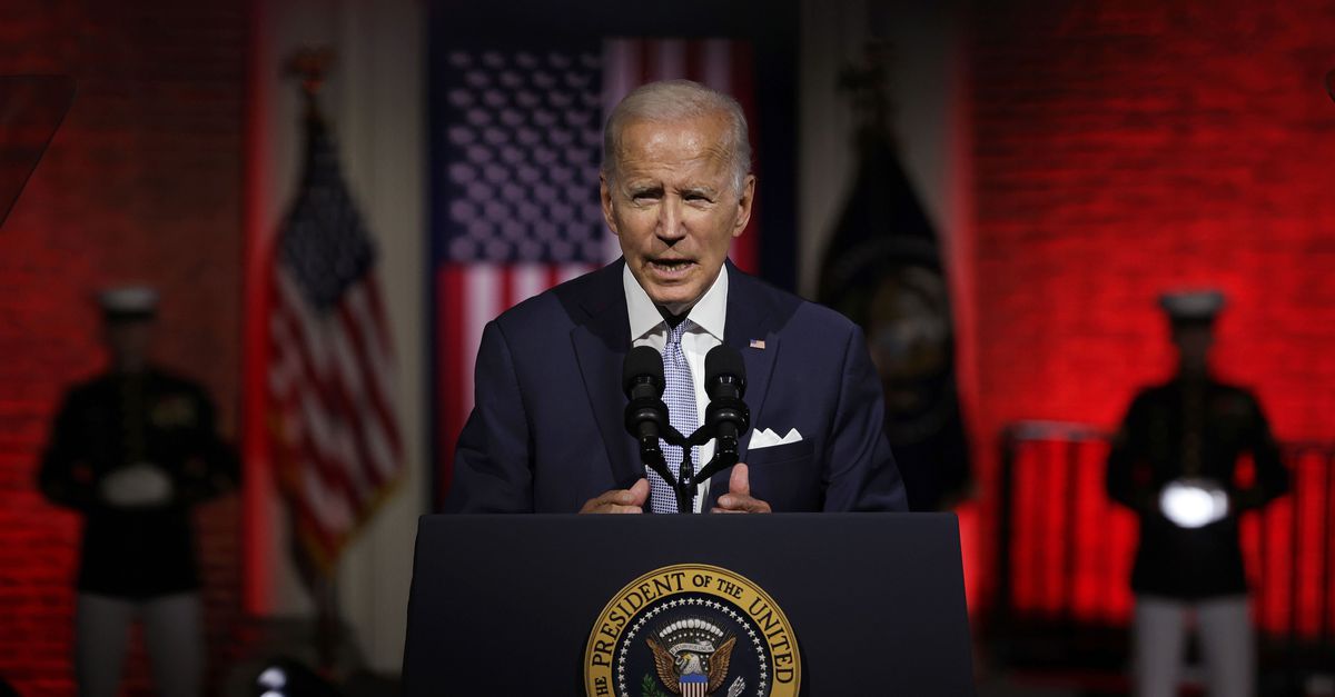 Presiden Biden campur tangan dalam pertempuran paruh waktu dengan serangan tajam terhadap pendahulunya