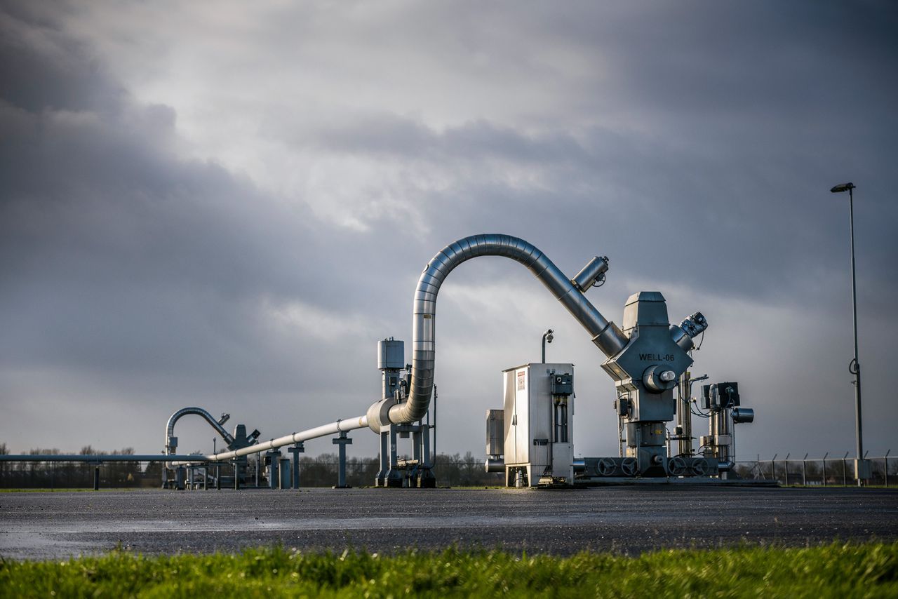 Gaswinnings- en gasbehandelingslocatie van de NAM in Ten Post in Groningen.