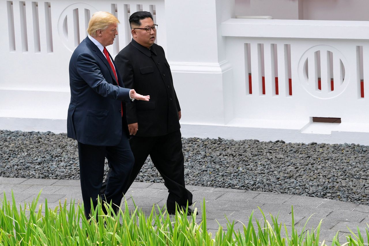 De Amerikaanse president Donald Trump en de Noord-Koreaanse leider Kim Jong-un bij hun historische ontmoeting in Singapore.