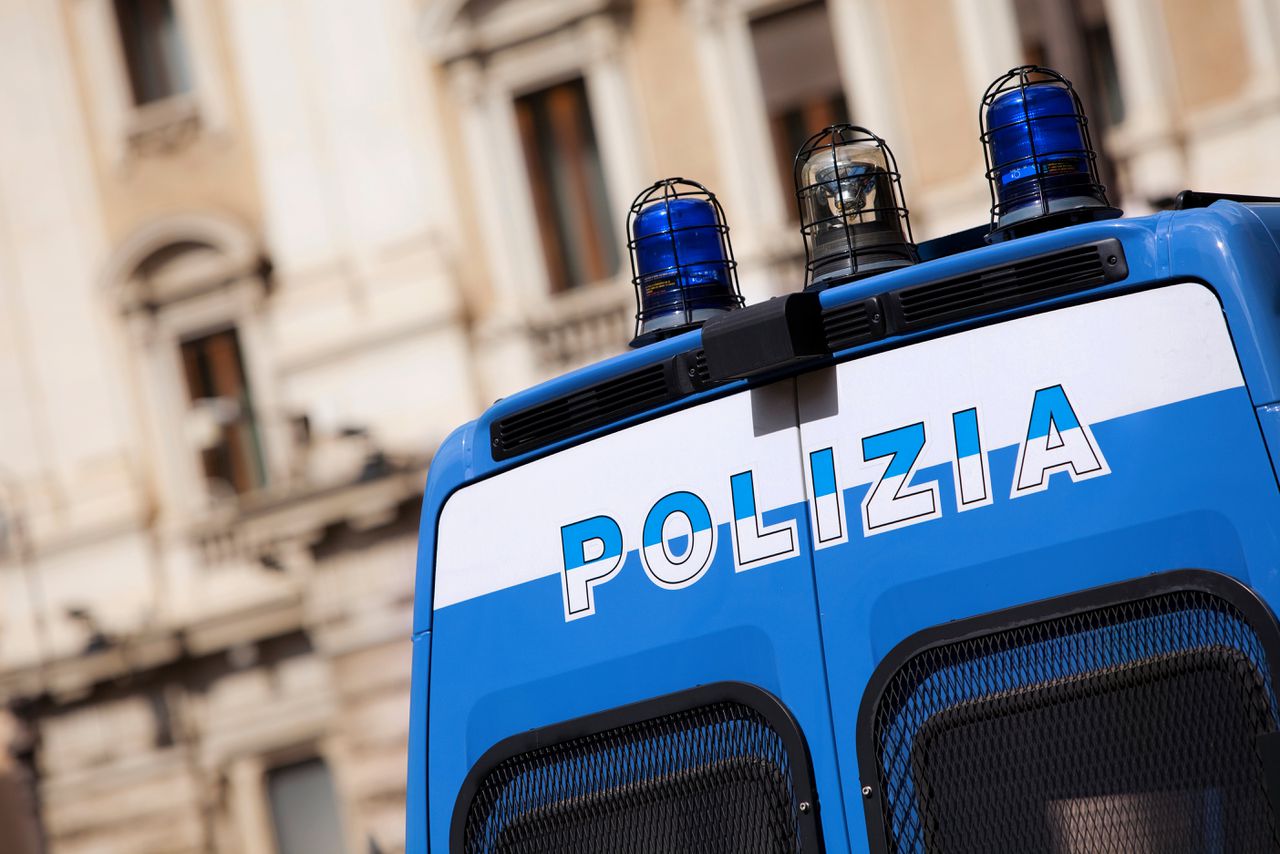 Italiaanse autoriteiten hebben 94 arrestaties verricht in de buurt van Messina, in het noordoosten van Sicilië.