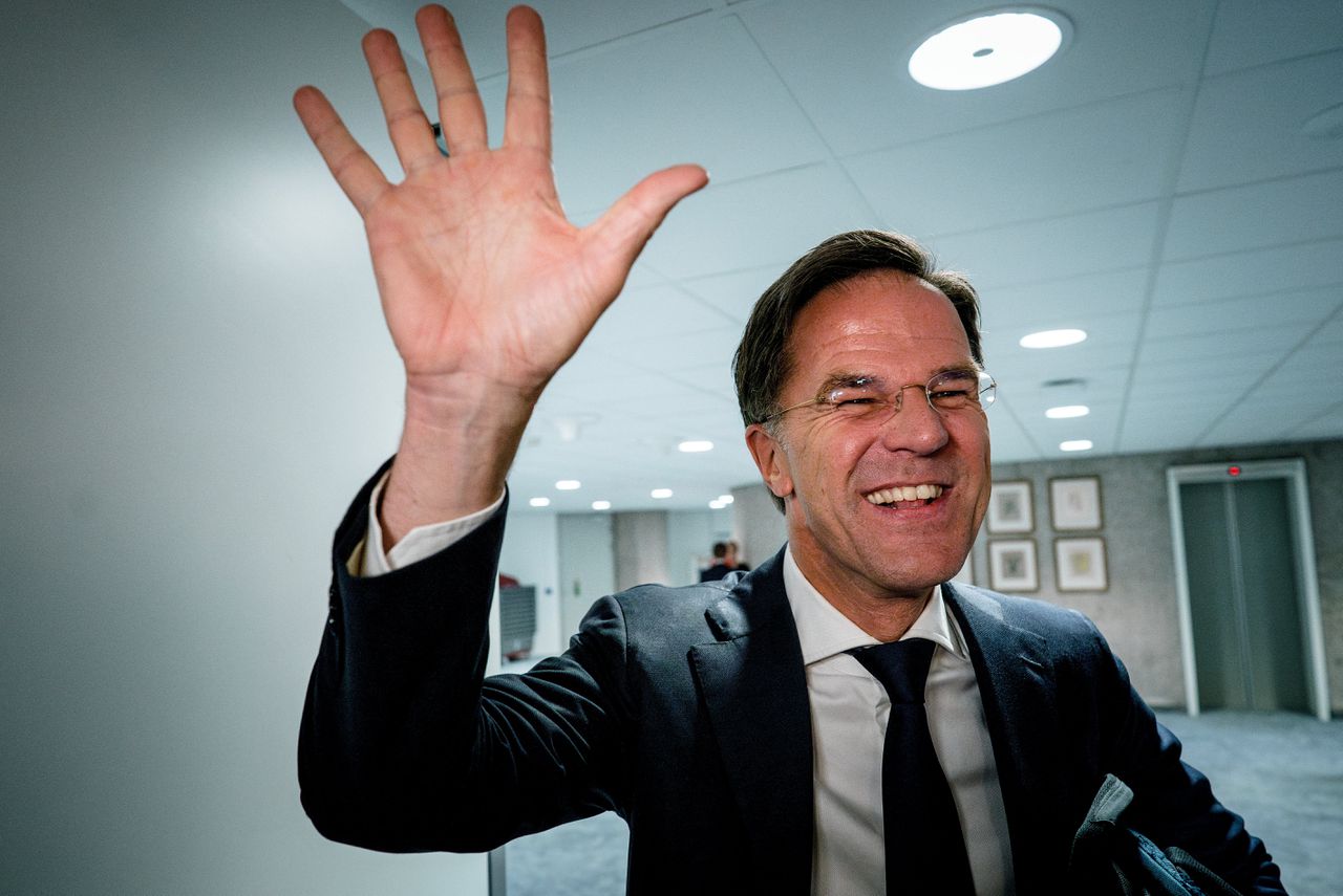 Mark Rutte gaat naar de NAVO en verlaat Nederland: hij wil géén cadeaus, en géén toespraken 