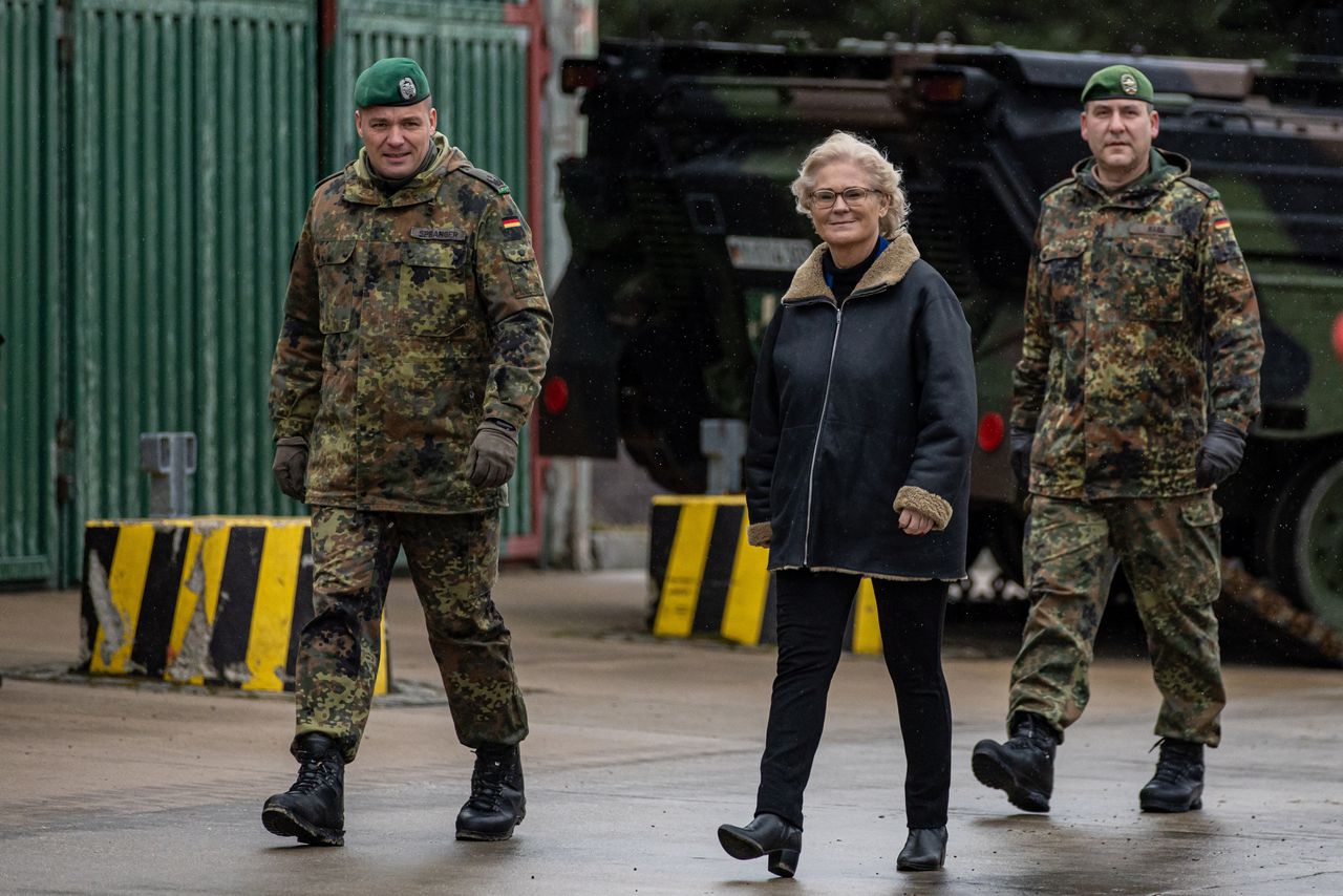 Duitse defensieminister Christine Lambrecht stapt op 
