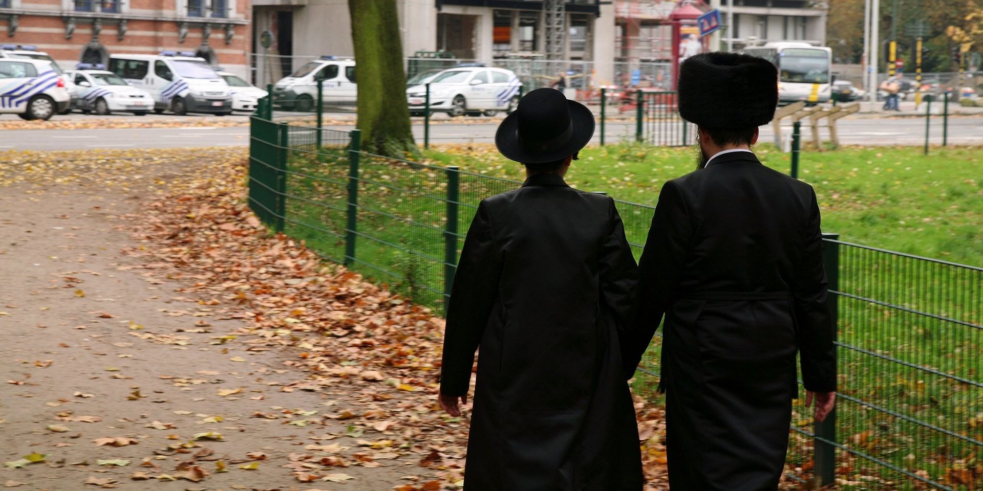 Ophef over Joodse kandidaat die vrouwen geen hand schudt - NRC