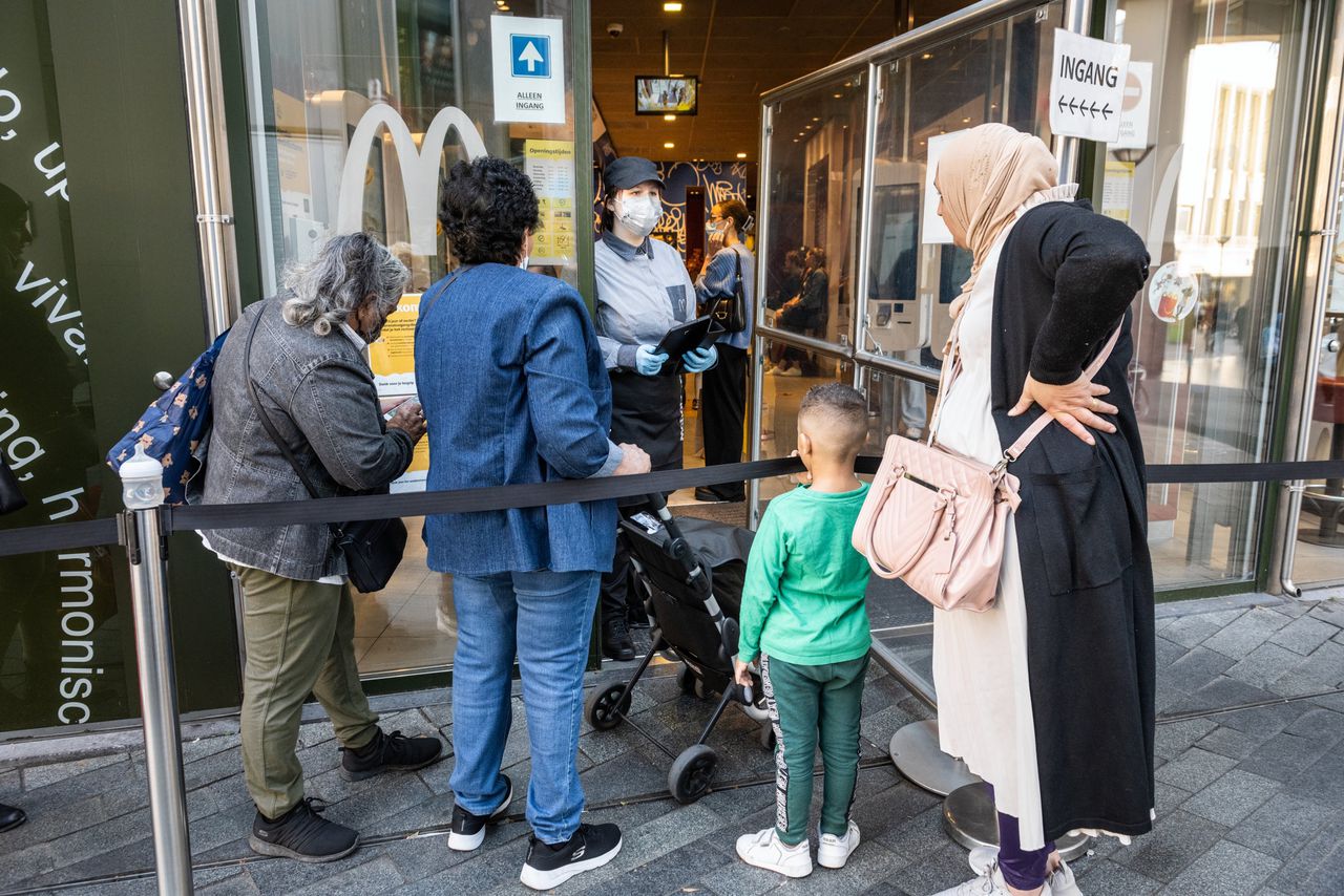 Bezoekers in Rotterdam moeten QR-codes laten zien om binnen te mogen.
