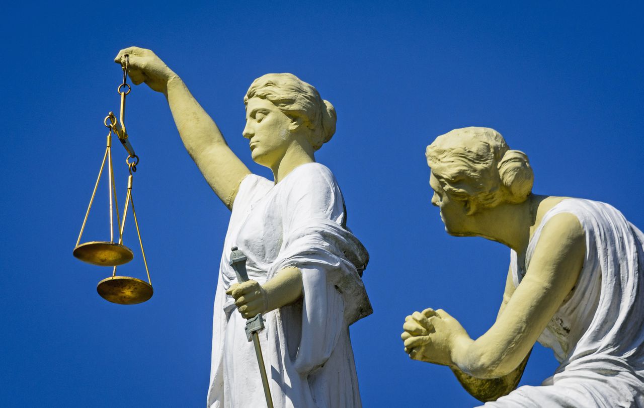 Een beeld van Vrouwe Justitia, het symbool van rechtvaardigheid.