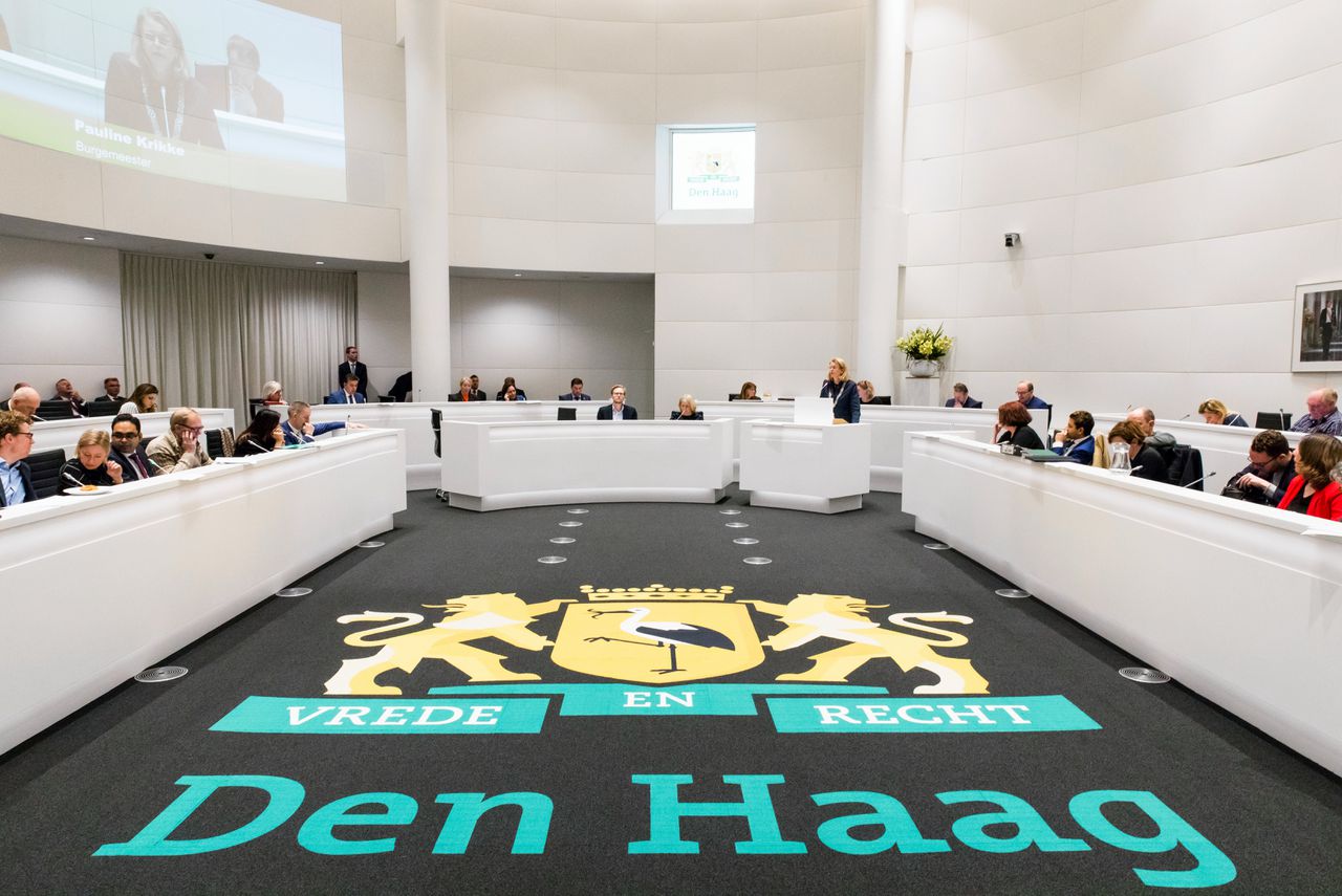 De gemeenteraad van Den Haag vindt het „absoluut onacceptabel” dat de vertrouwelijke informatie gelekt is.