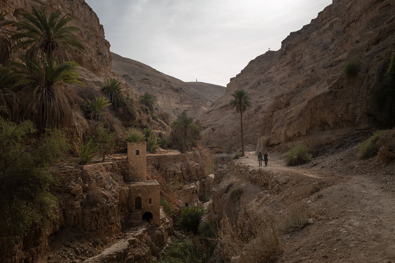De wandelroute door de Wadi el-Qelt. Door de politieke situatie zijn niet alle paden altijd even toegankelijk.