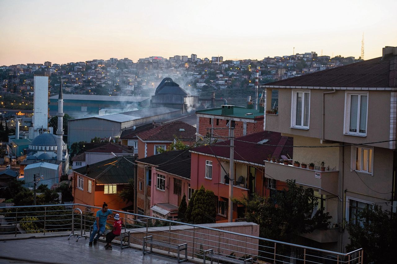 Zicht op de Turkse industriestad Dilovasi, waar inwoners veel meer aan kanker doodgaan dan elders in Turkije.