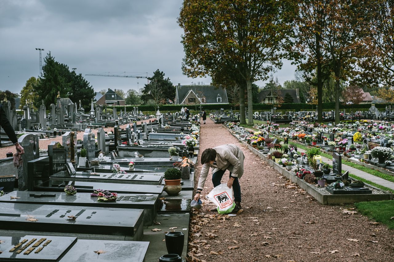 Begraafplaats in Aalst, waar de Bende Van Nijvel op 9 november 1985 een dodelijke overval pleegde op een Delhaize supermarkt.