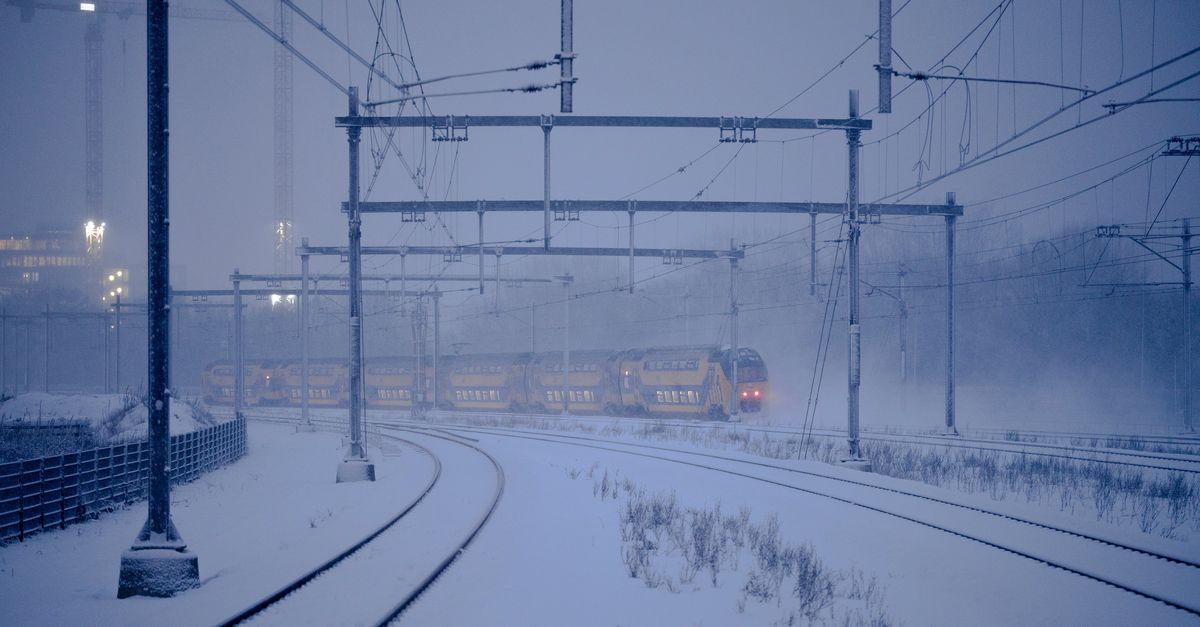 Het probleem op het spoor? Hier valt geen poederig laagje, maar juist oer-Nederlandse plaksneeuw