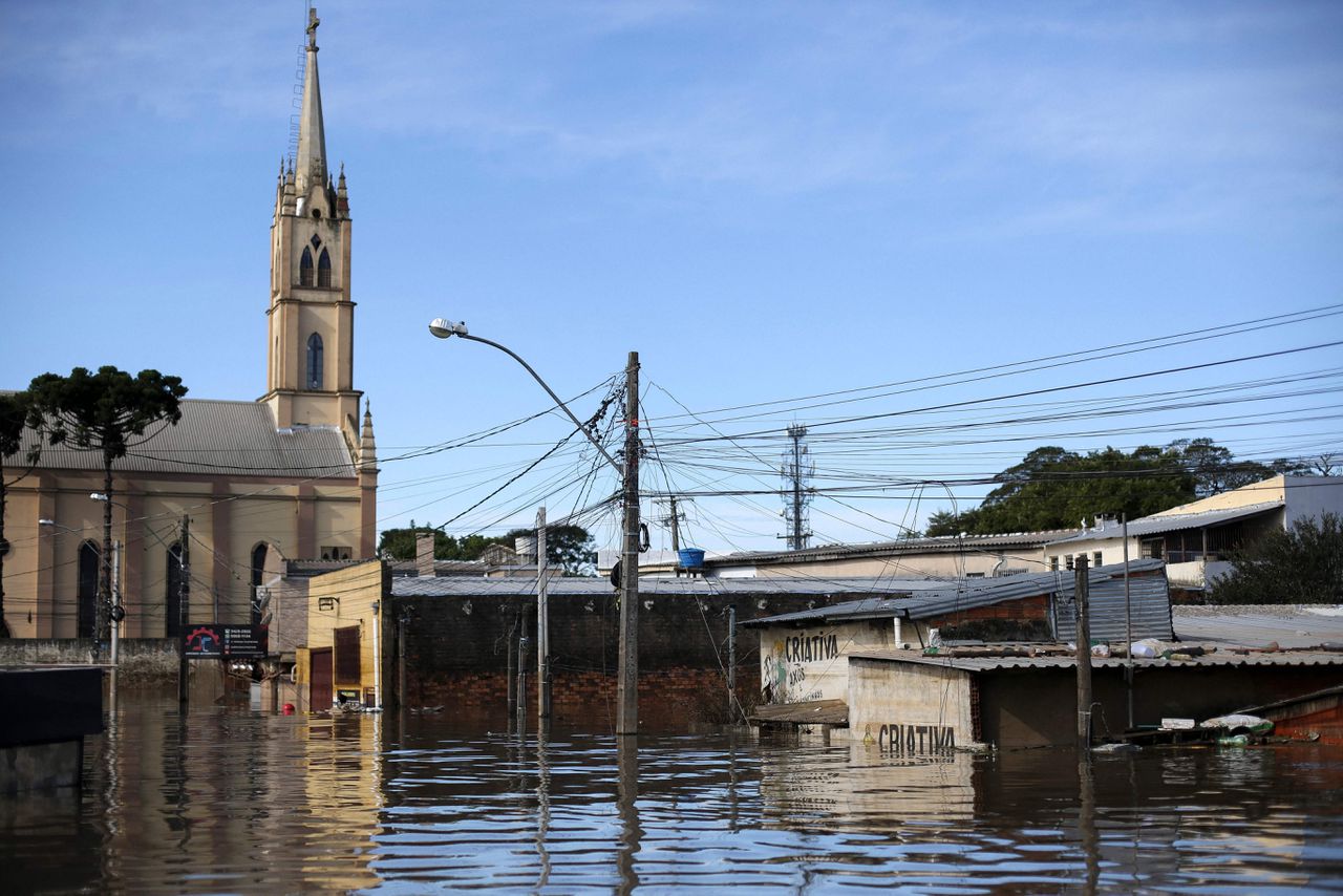 Politieke spelletjes <b>bolsonaristas</b> belemmeren hulp bij Braziliaanse watersnood 