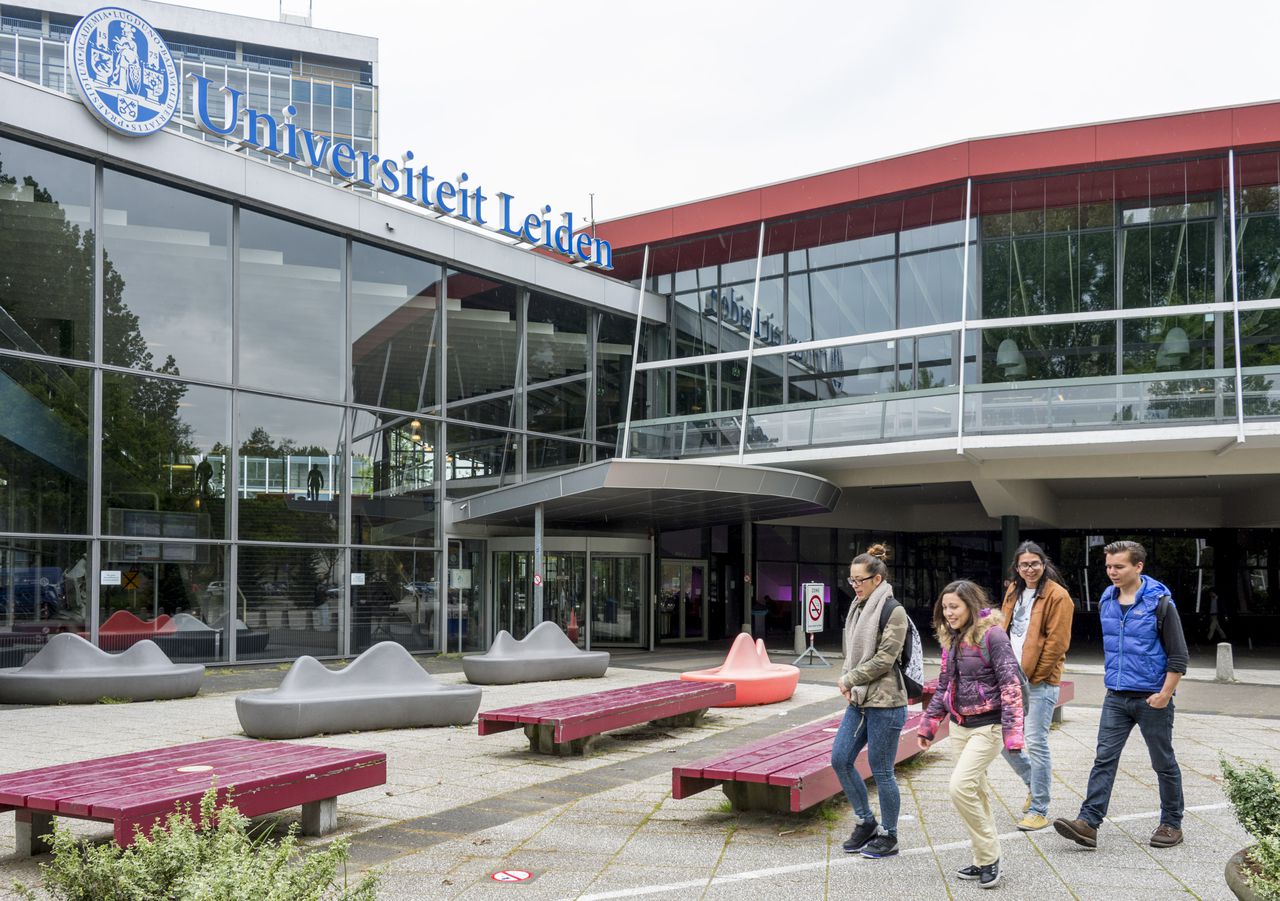 Universiteit Leiden: hoogleraar manipuleerde namen op artikelen en subsidieaanvragen 
