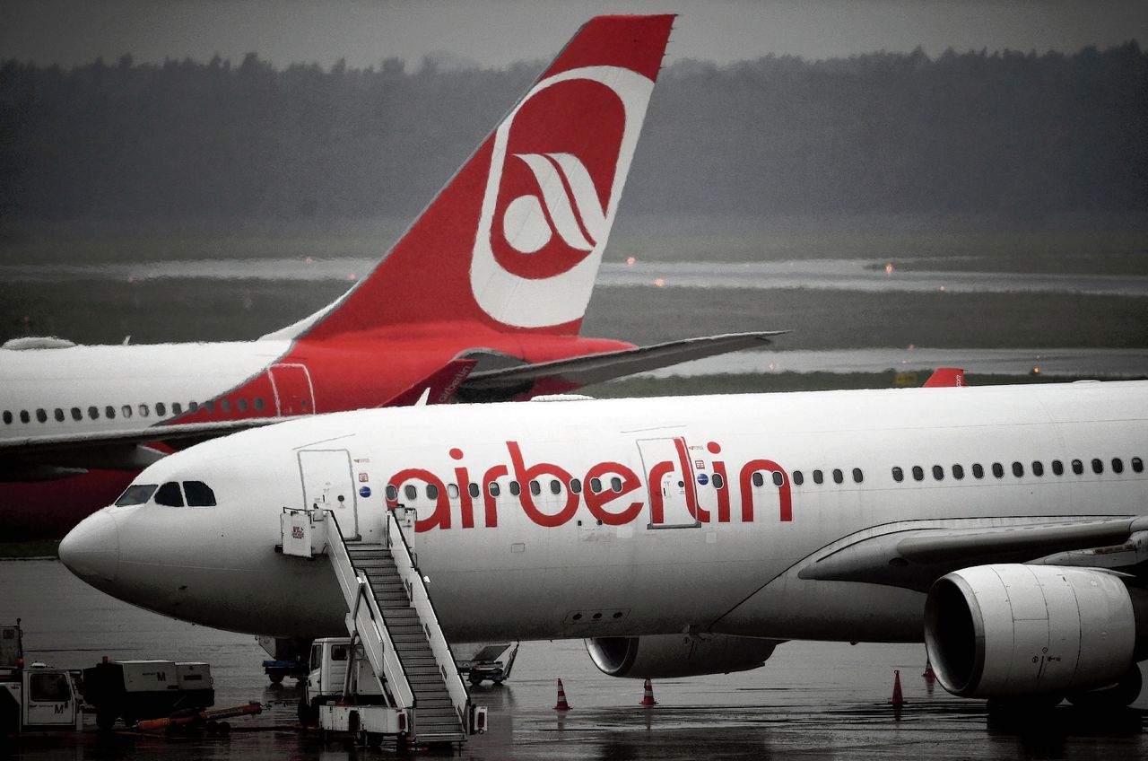 Vliegtuigen van Air Berlin op vliegveld Berlin Tegel, een van de twee standplaatsen van de luchtvaartmaatschappij die vorige week faillissement heeft aangevraagd. De andere basis is Düsseldorf.