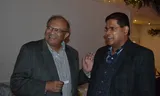 Chan Santokhi em 2018 como líder da oposição visitando Haia, com Rajendre Khargi à esquerda.