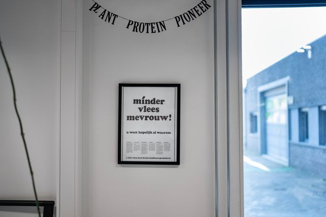 De variant op de reclameleus uit 1974 ('Vlees mevrouw, u weet best waarom').