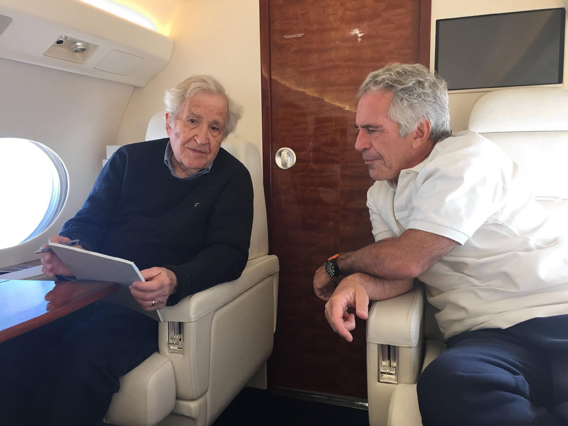 Noam Chomsky and Jeffrey Epstein on a flight together, found as an undated photo in the Epstein Files. 