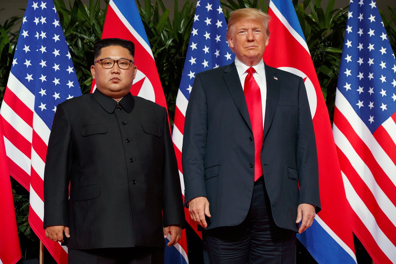 De Noord-Koreaanse leider Kim Jong-un en de Amerikaanse president Donald Trump tijdens hun ontmoeting in Singapore in juni