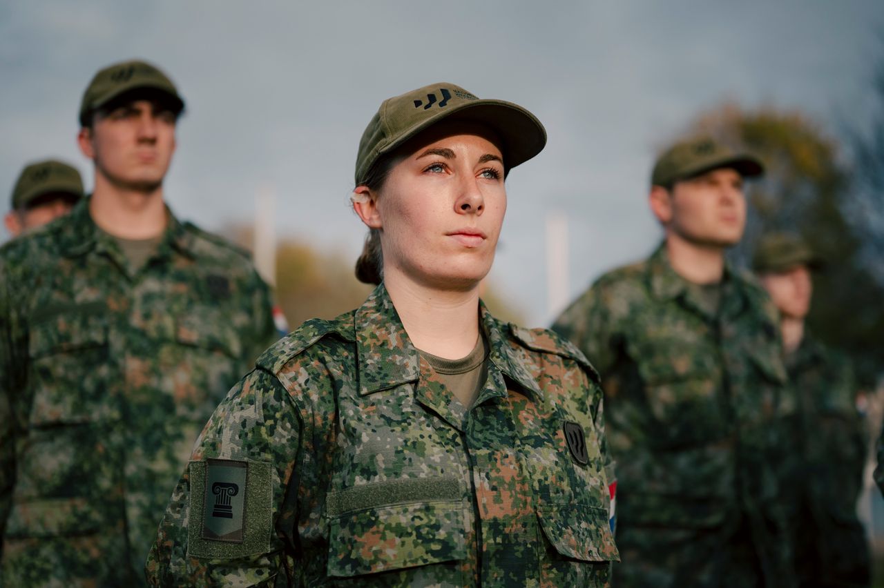 Van defensie leerde Amber schieten, ligsleuven graven en afzien: ‘Leerzaam, maar <em>Expeditie Robinson</em> heeft leukere spellen’