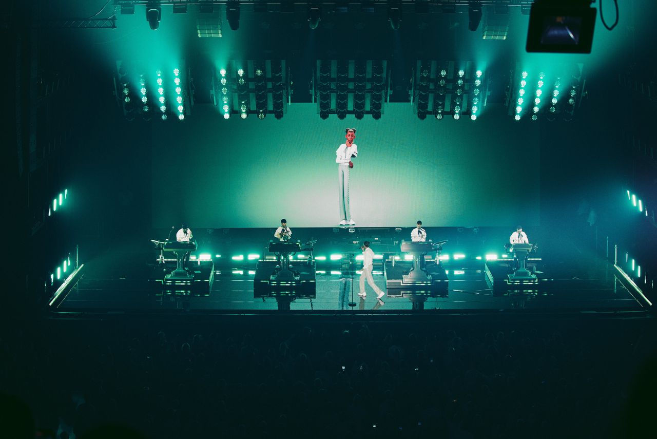 Stromae tijdens zijn eerste optreden in Nederland in zeven jaar.