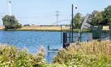 Gemaal Winsemius aan het Brielse Meer wordt door een 4,2 kilometer lange leiding zoetwater via het Oranjekanaal naar Delfland gepompt. Van daaruit stroomt het naar andere delen van het gebied.
