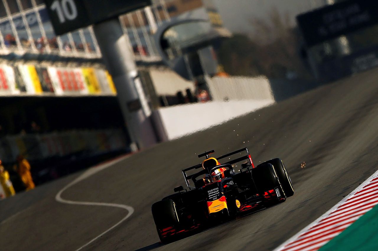 Max Verstappen tijdens de testdagen in Barcelona. De eerste race van het nieuwe seizoen is op 17 maart.