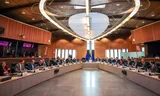 Voorzitter Ursula von der Leyen aan het hoofd van de Europese Commissie, bij een overleg over de toekomst van de Europese auto-industrie. 