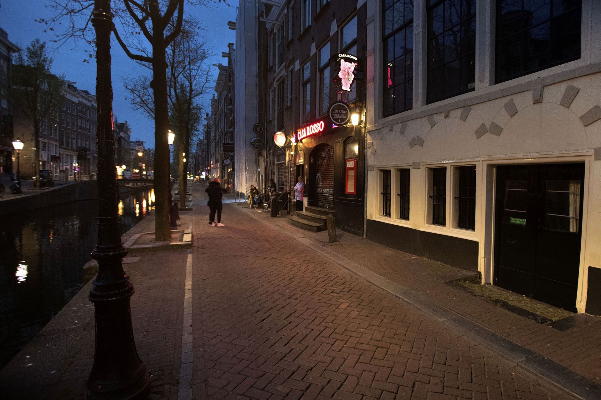 De Amsterdamse Wallen zonder kots en joints: plots is er hoop