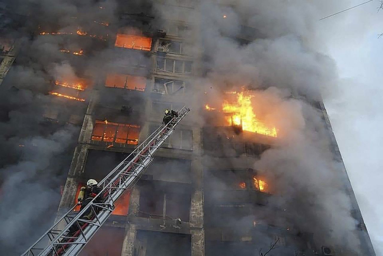 Verslagenheid bij bewoners van beschoten appartementencomplexen Kiev 