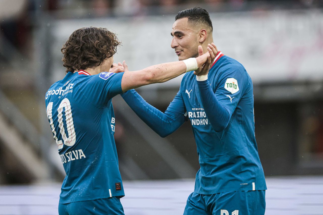 PSV wint met 0-1 van Sparta, waardoor Feyenoord zondag geen kampioen kan worden 