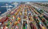Blik op de haven van Baltimore, Maryland. De hogere Amerikaanse importheffingen die donderdag ingingen voor bijna negentig landen betreft goederen, geen diensten. 