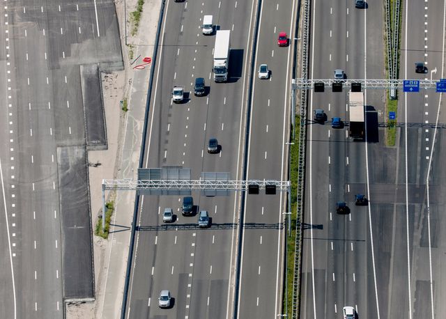 De auto-industrie is wel bijzonder hardleers - NRC