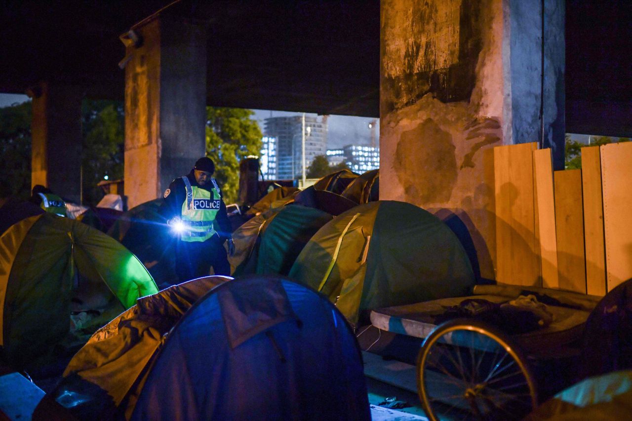 Het tentenkamp aan het begin van de actie. Meer dan 1.600 daklozen werden uiteindelijk afgevoerd.
