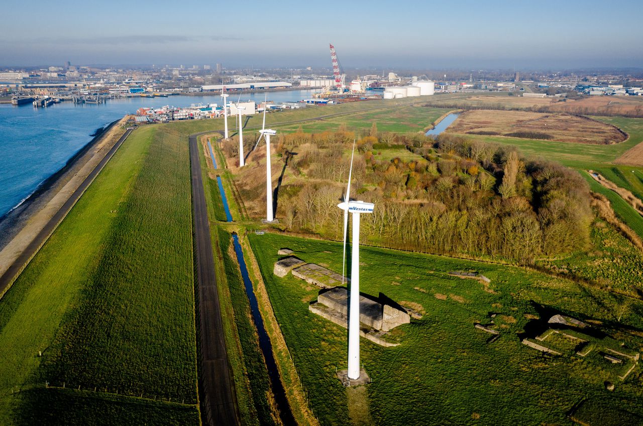 Dronefoto van het terrein waar de Marinierskazerne zou moeten komen bij Vlissingen. De verhuizing van de kazerne van Doorn naar Vlissingen gaat niet door.