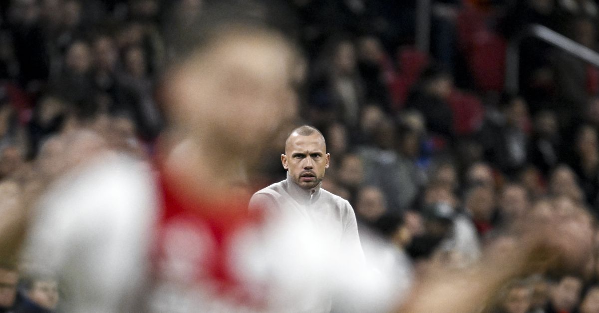 Ajax ontslaat Heitinga: ‘Te weinig ontwikkeling, onnodig punten verspeeld’