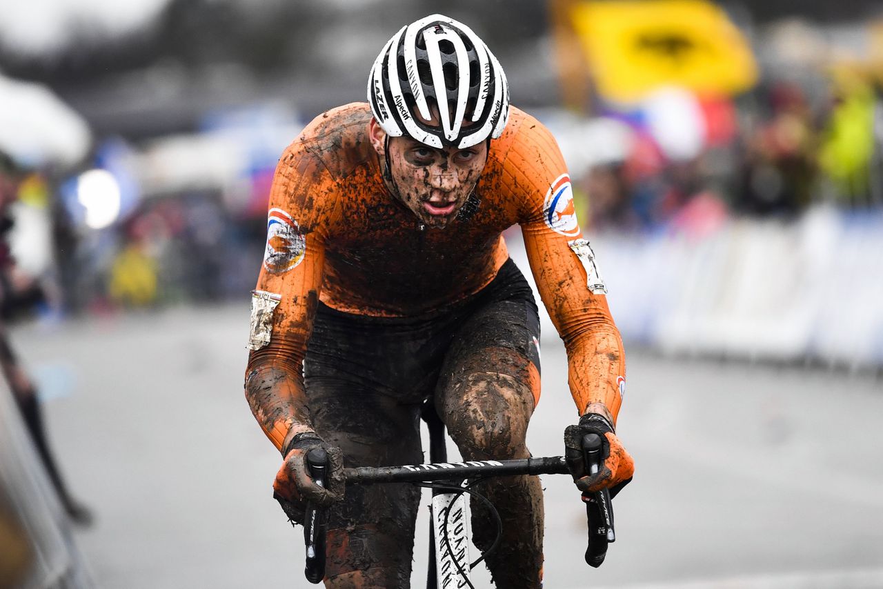 Van der Poel pakt probleemloos derde wereldtitel ...