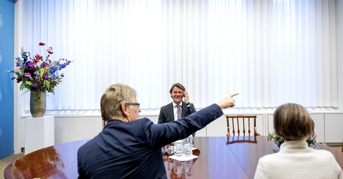 Grootste zes partijen gaan langs bij informateur Putters - NRC