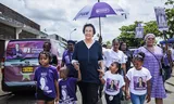 A líder do partido NDP, Jennifer Simons, após votar no dia da eleição no Suriname, em maio.