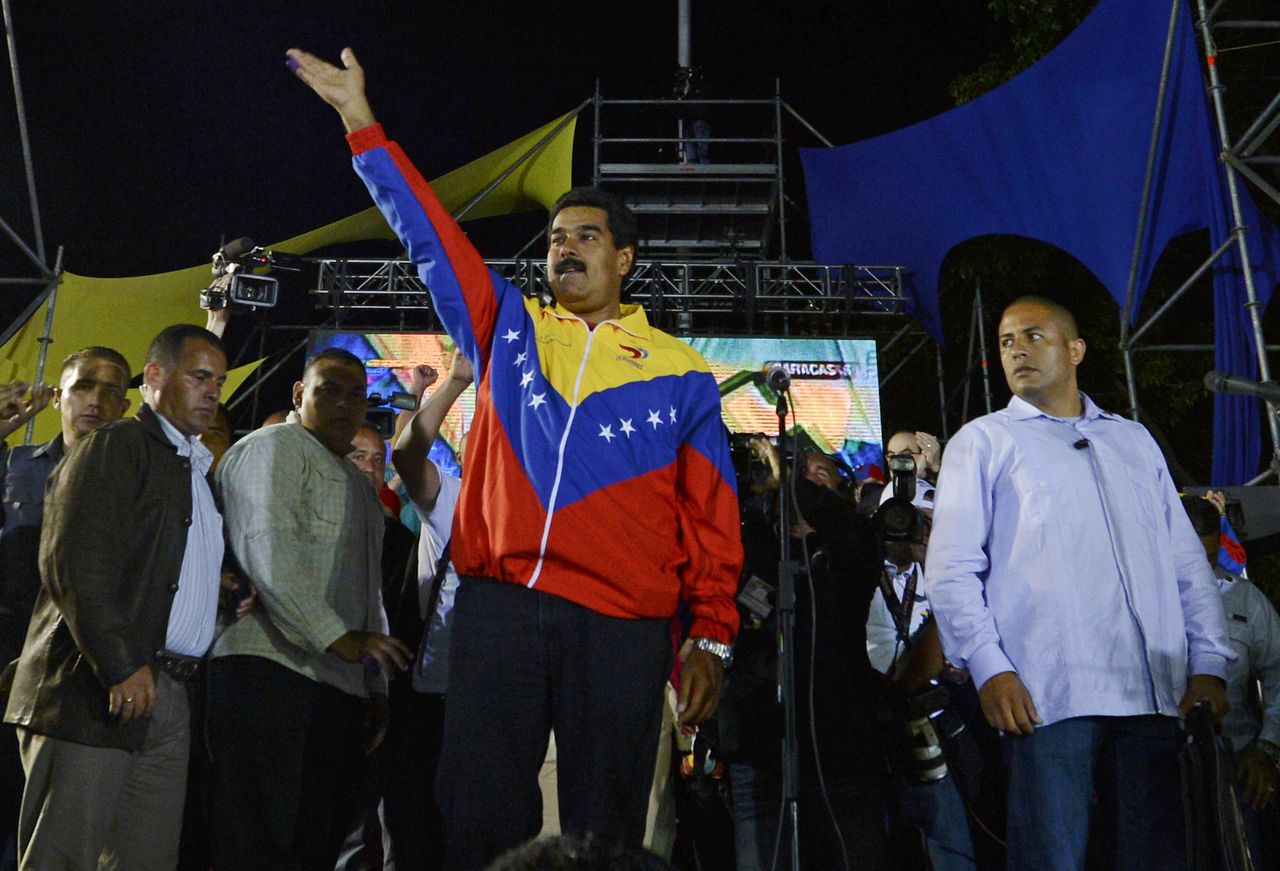 Nicolás Maduro viert zijn overwinning.