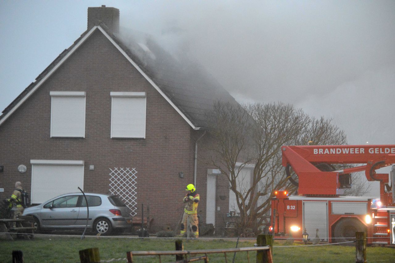 De woning in het Gelderse Duiven waar vrijdag drie mensen omkwamen door brand.