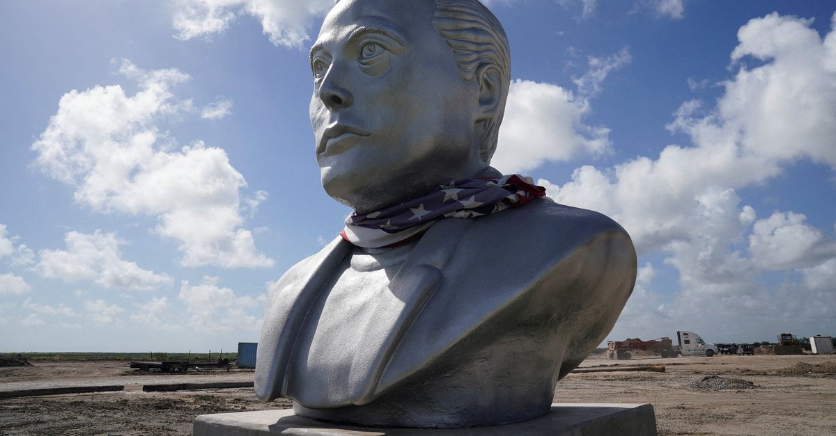 Tượng bán thân Elon Musk tại Brownsville, Texas. (Ảnh: NRC)