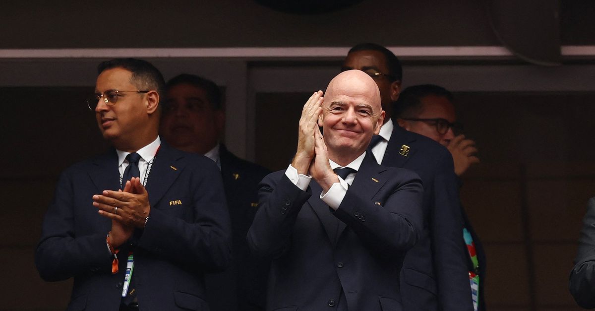 FIFA-baas Infantino geeft toe dat hij met Trump belde over schorsing Amerikaanse speler en vraagt om ‘respect’ voor onafhankelijkheid voetbalbond
