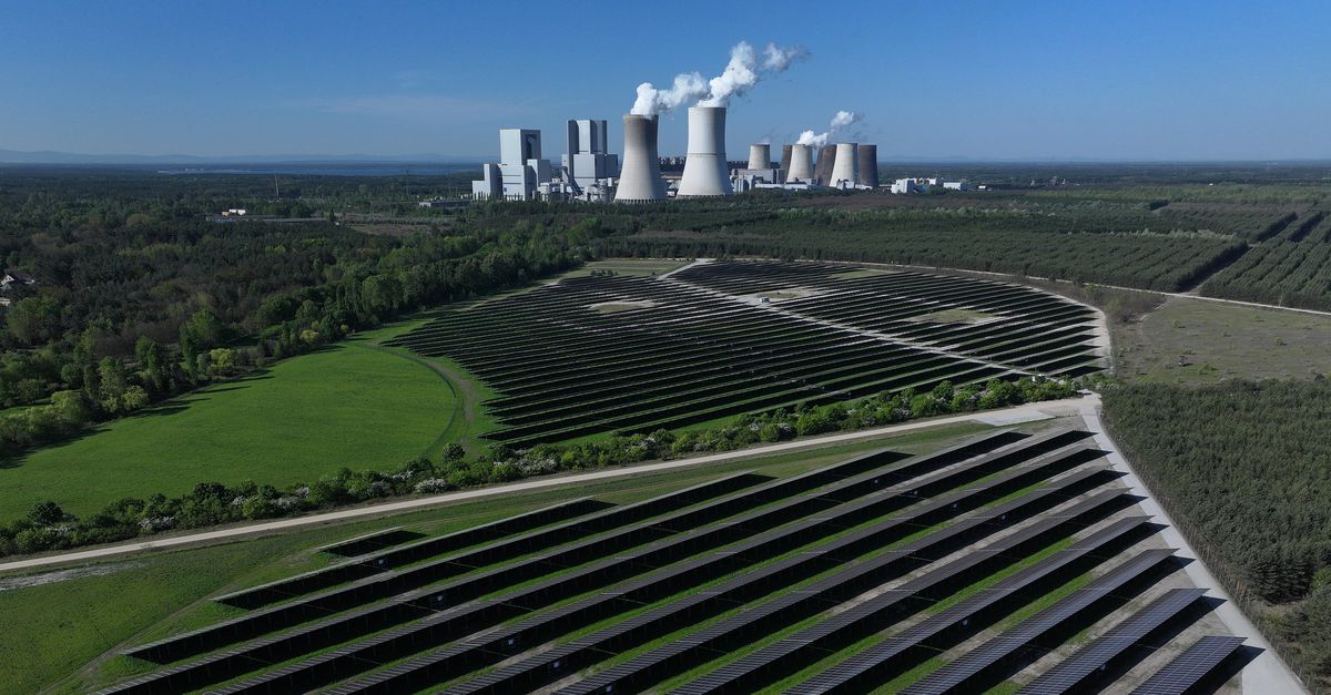 Strategische autonomie hoeft niet groen te zijn. Wordt de wereld meer als China, de kampioen van zowel duurzame energie als kolen?