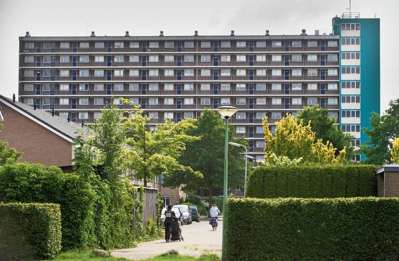 De flat in Hoogeveen waarvan de 8-jarige Sharleyne op 8 juni 2015 naar beneden viel. Haar moeder woonde op de tiende verdieping.
