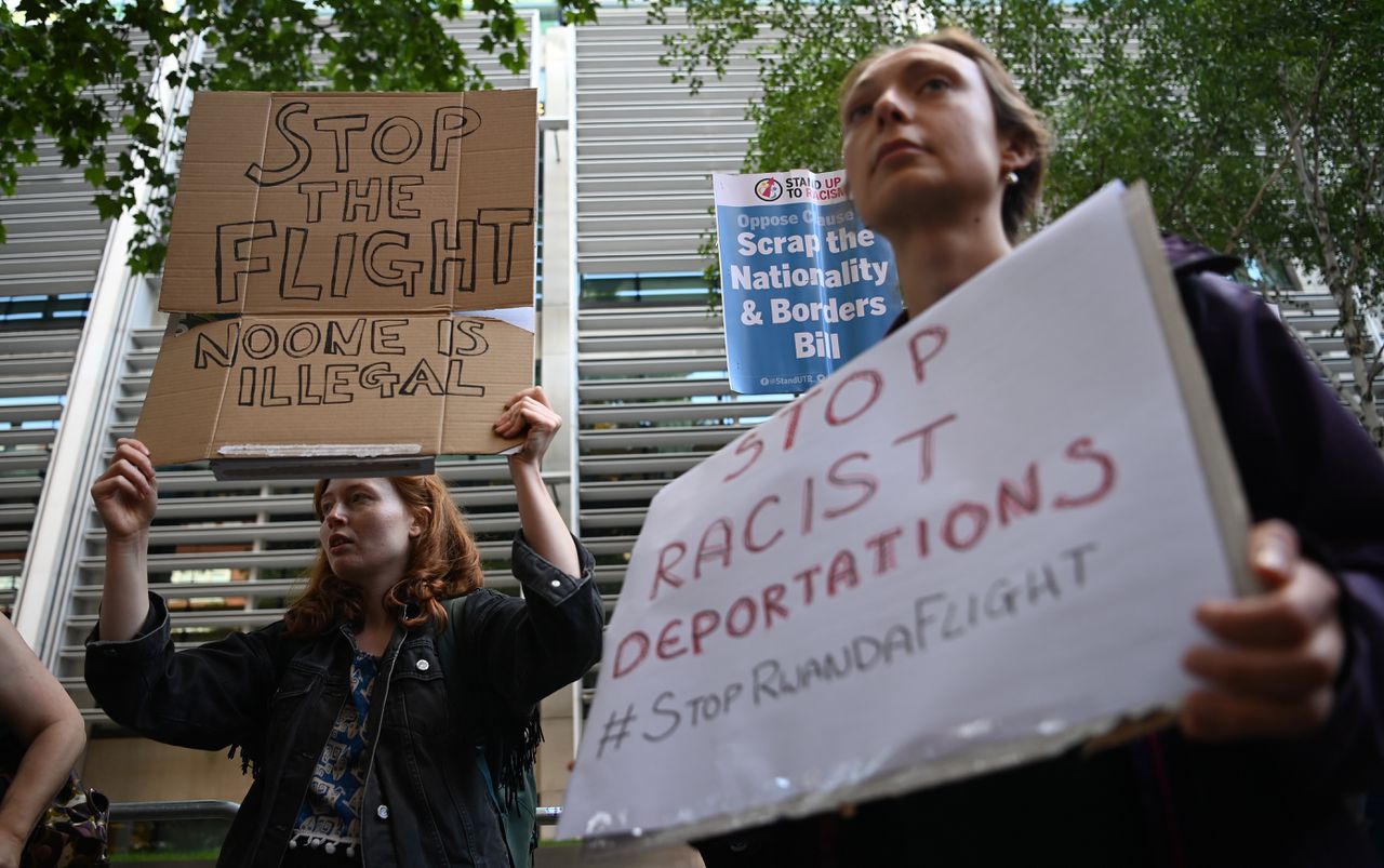 Demonstratie in Londen tegen het deporteren van vluchtelingen naar Rwanda.