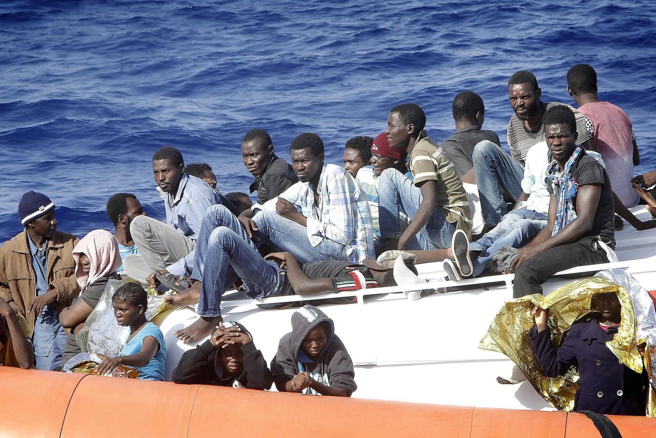 Geredde asielzoekers op een schip van de Italiaanse kustwacht.