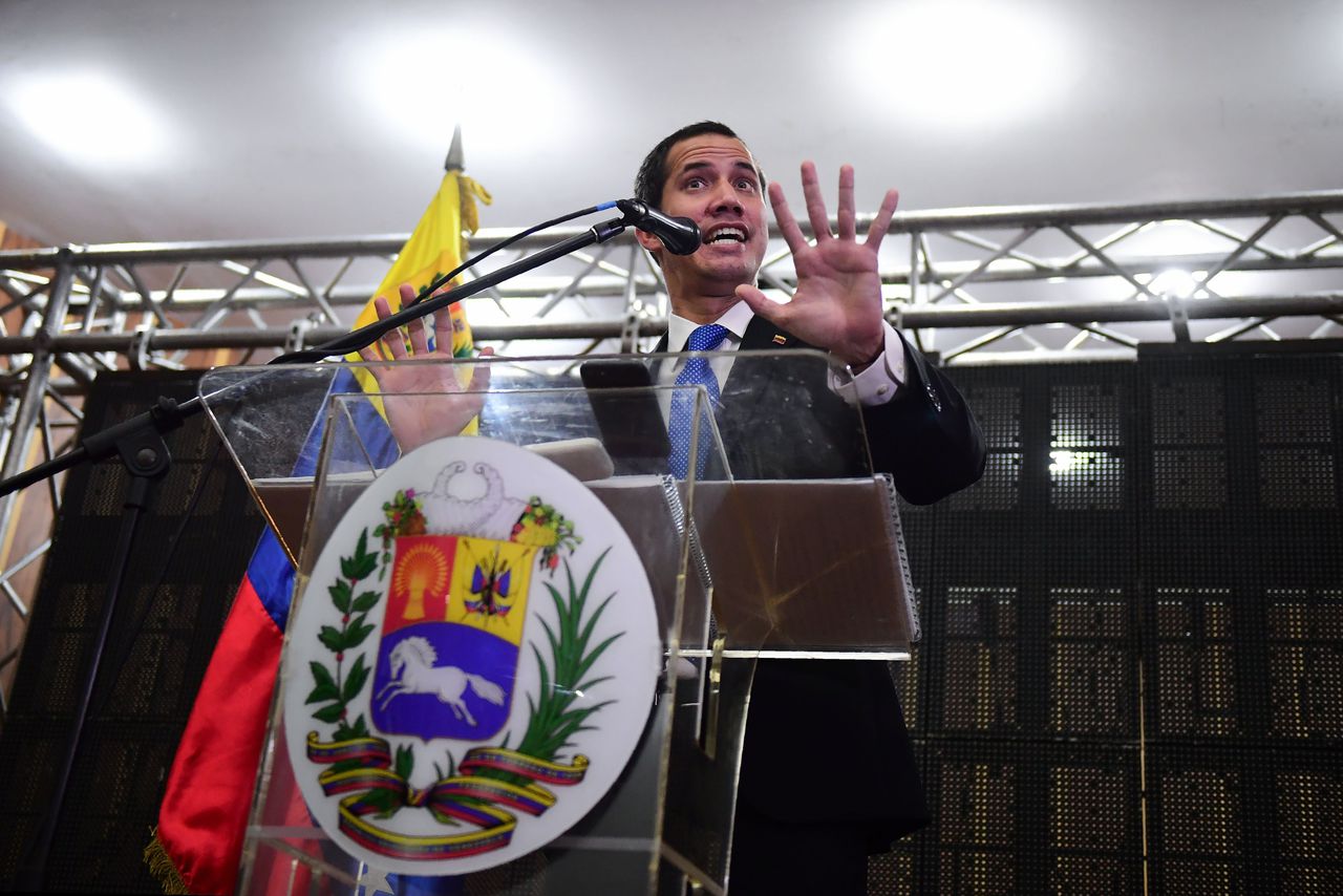 Oppositieleider Juan Guaidó donderdag tijdens een persconferentie in Caracas.